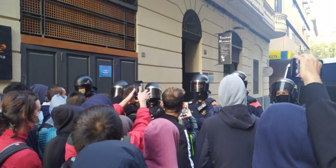 Crònica del desnonament al carrer Alcalde Fuster de Lleida